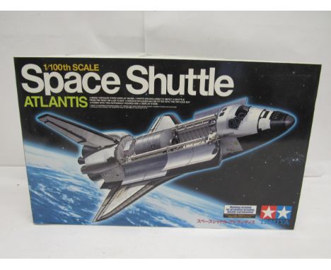 A Tamiya 1:100 scale 60402 Pace Shuttle Atlantis plastic model kit (contents unchecked but appearing largely complete and unb