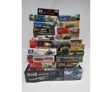 Nineteen assorted military plastic model kits and figures to include Airfix A06361 1:32 scale 17 Pounder Anti-Tank Gun and Cr