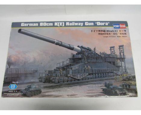 A Hobby Boss 1:72 scale military plastic model kit German 80cm K(E) Railway Gun "Dora" ( contents unchecked but appearing lar