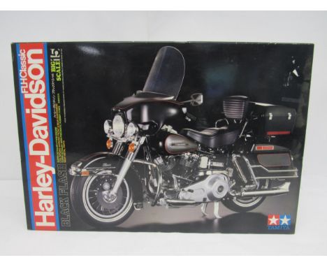 A Tamiya 1:6 Big Scale 16007 Harley Davidson FLH Classic Black Flash motorcycle plastic model kit (contents unchecked but app