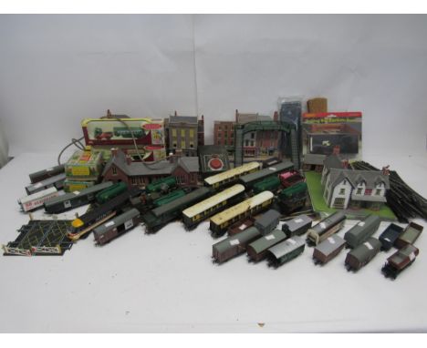 A collection of loose 00 gauge model railway rolling stock and accessories including Lima Intercity locomotive no.43072, Tria