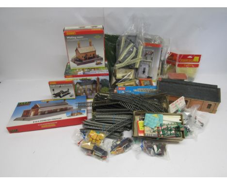 A collection of boxed and loose 00 gauge model railway buildings, scenic items, accessories and spares including boxed Hornby