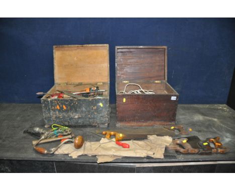 TWO VINTAGE WOODEN BOXES ONE WITH A DRAWER width 44cm x depth 31cm x height 26cm containing hand tools and a 4 vintage saws
