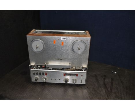A VINTAGE REEL TO REEL PLAYER no makers name or model number visible (no power cable so untested)