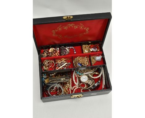 A JEWELLERY BOX WITH COSTUME JEWELLERY, black jewellery box with red interior, together with three cultured pearl necklaces, 