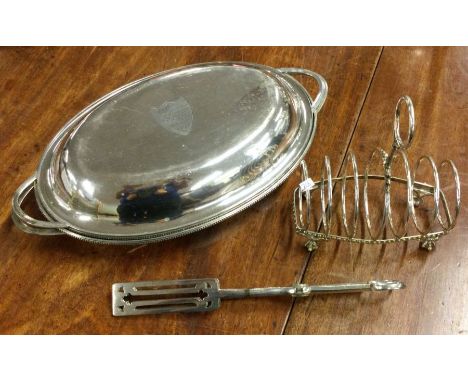 A silver plated toast rack etc. Est. £20 - £30.