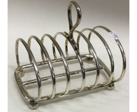 A heavy silver seven bar toast rack. Sheffield. Approx. 192 grams. Est. £80 - £120.