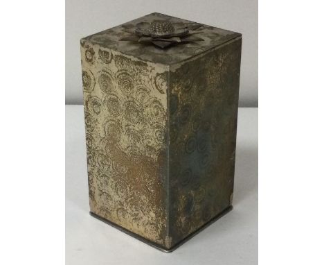 STUART DEVLIN: A silver gilt Christmas ‘Surprise’ box. London 1974. Approx. 198 grams. Est. £350 - £400.