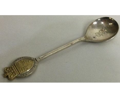 OF ROYAL INTEREST: An Elizabeth II silver gilt spoon. Approx. 35 grams. Est. £30 - £50.