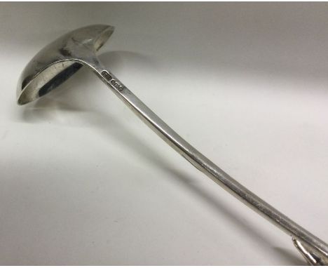 A large silver ladle in the form of a swan. London 1990. By Simon Jay Beer. Approx. 105 grams. Est. £150 - £200.