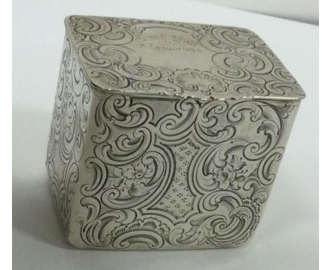 An 18th Century silver snuff box with hinged lid. London 1762. By TH. Approx. 129 grams. Est. £250 - £300.