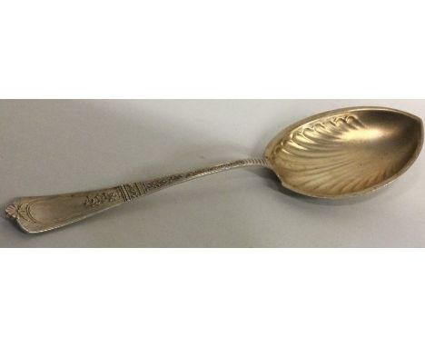 A large American silver ice cream spoon with silver gilt bowl. Approx. 53 grams. Est. £60 - £80.