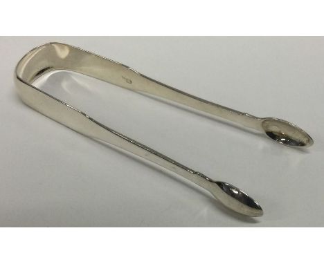 A pair of Georgian silver sugar tongs. London. Approx. 53 grams. Est. £20 - £30.