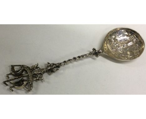 A good Continental silver spoon mounted with a galleon. Approx. 48 grams. Est. £30 - £40.