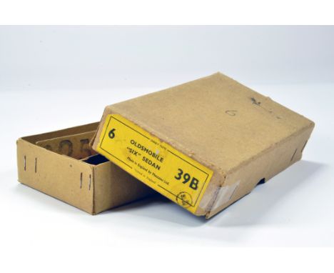 Dinky No. 39b Trade Box for Oldsmobile Sedan that would have originally contained 6 pieces. Generally VG with some light mark