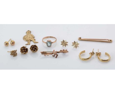 A selection of gold and yellow metal jewellery, to include: brooches; ring; earrings; and a Viking pattern pendant, 13.4grms 