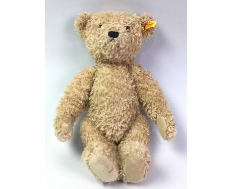 GROUP OF TOY BEARS, including various Steiff animals and other toy animalsQty: 6