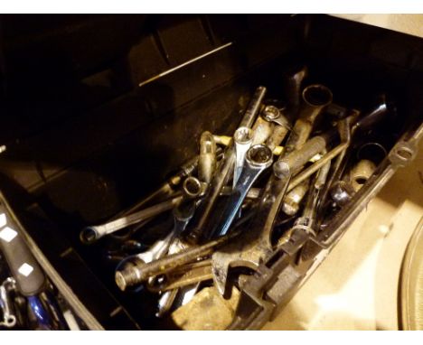 Tool box and contents of mixed tools 