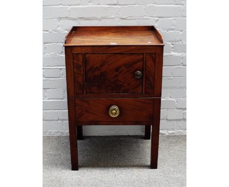An early 19th century mahogany tray top commode, with single door on block supports, 52cm wide x 79cm high. 