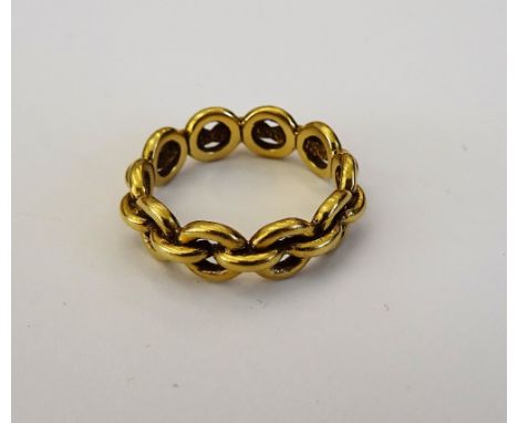 A Stuart Devlin 18ct gold ring, in a chainlink design, London 1978, ring size O, weight 5.7 gms.