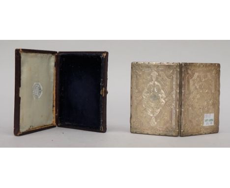 A silver rectangular aide memoir, the interior with pages for days of the week and with a wallet compartment at the back, fit