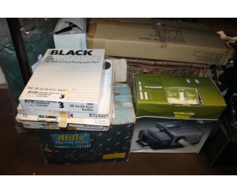 A QUANTITY OF SUNDRIES TO INCLUDE A ZEISS IKON PERKEO PROJECTOR, WICKER BASKET ETC.