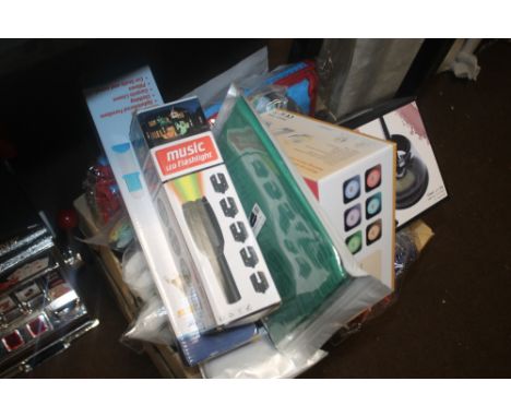 A BOX OF SUNDRIES TO INCLUDE A WAKE-UP LIGHT ETC.  A/F