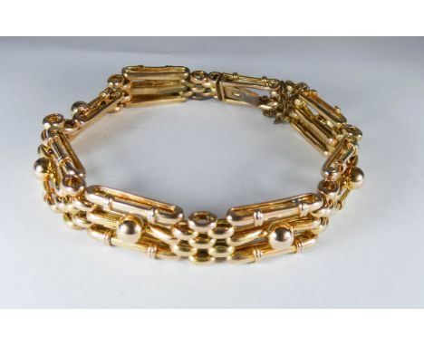 10 carat gold gate bracelet, with safety chain and box clasp, box clasp stamped '10'. weight 19g.