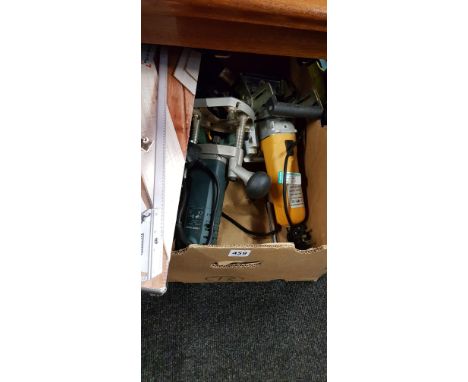 BOX LOT OF POWER TOOLS TO INCLUDE ROUTER