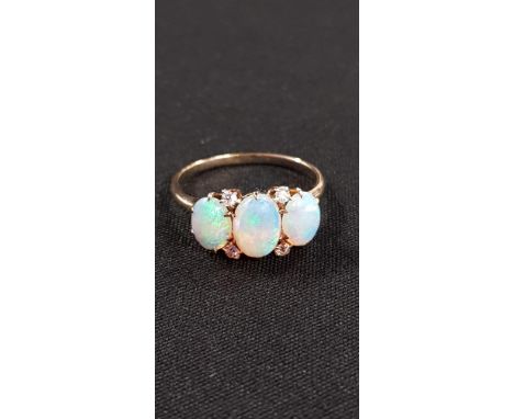 ANTIQUE 18CT GOLD OPAL AND DIAMOND 3 STONE RING