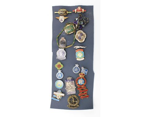 Collection of 20 vintage pin badges to include: 1933 Barc badge, 1935 Barc badge,1937 Barc badge, 1938 Barc badge, 1939 Barc 