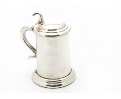 A good 1950s silver table lighter by Alfred Dunhill, in the form of a miniature tankard, dated London 1951, appears to functi