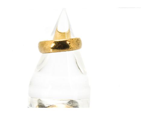 A George V 22ct gold wedding band, the D shaped band of plain form, marked London 1918, ring size O, 9.2g 