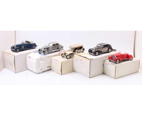 Five various boxed 1/24 scale Franklin Mint and Danbury Mint diecasts to include a Maybach Zeppelin, a 1934 Packard V12 Lebar