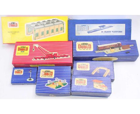 Hornby-Dublo accessories: 4620 Breakdown Crane, matt, complete with four jacks, repair required to twine for jib alignment (E
