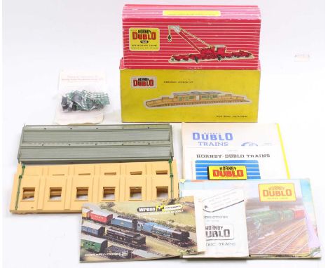 Hornby-Dublo accessories: 4620 breakdown crane, gloss, twine to raise &amp; lower the jib missing, all four jacks present, wi