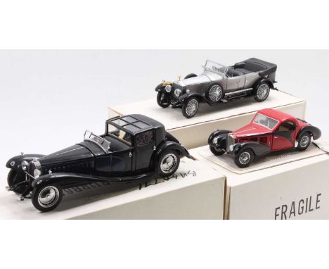 A Franklin Mint 1/24 scale boxed diecast group to include a 1930 Dusenberg J Derham Tourist car, together with a Bugatti Roya