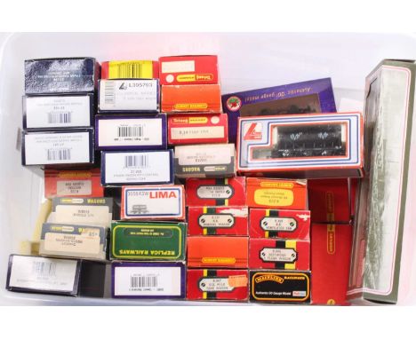 33 various boxed 00 gauge wagons and triple packs, to include Bachmann, Wrenn and Hornby 
