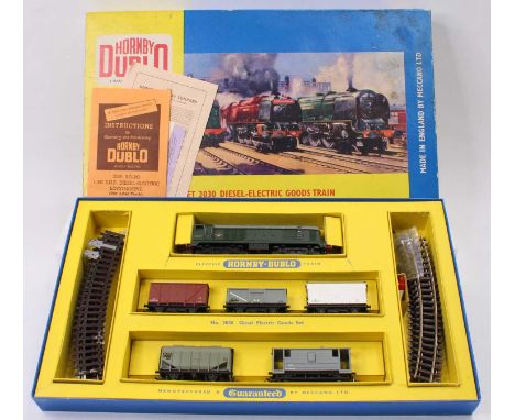 Bachmann H0 item 53501 Overland Limited’s ‘Greyhound’ Union Pacific steam 4-8-4 loco &amp; tender no.806, grey with yellow st