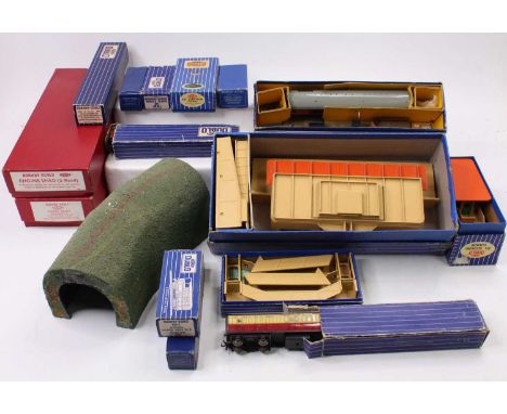 A small Hornby-Dublo 3-rail collection: 5020 Goods Depot kit &amp; 5005 2-road Engine Shed, both appear complete but individu