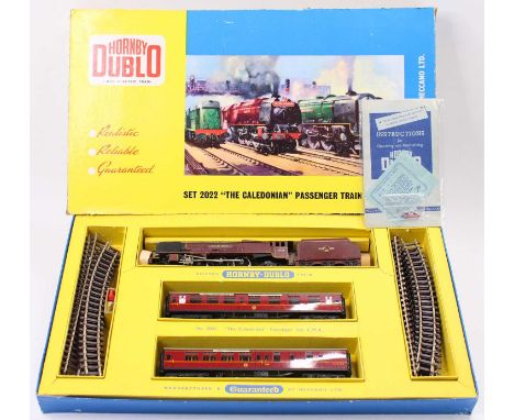 2022 Hornby-Dublo 2-rail ‘The Caledonian’ Passenger Train set comprising 2226 ‘City of London’ loco &amp; tender BR maroon, r