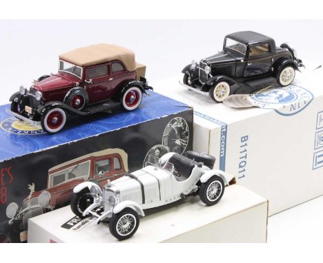 A Franklin Mint 1/24 scale boxed diecast group to include a Bonnie & Clyde 1932 Ford V-8, together with a 1931 Mercedes Benz 