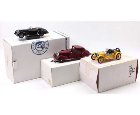 A Franklin Mint 1/24 scale boxed diecast group, three various examples to include a limited edition 1937 Alfa Romeo 2900B, to