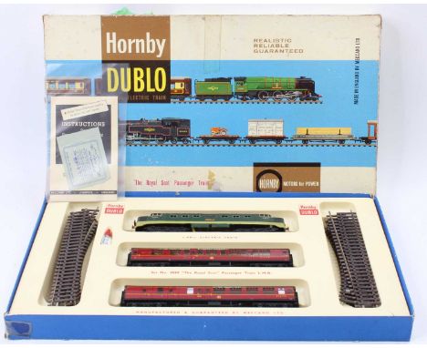 2034 Hornby-Dublo 2-rail ‘The Royal Scot’ passenger set comprising 2234 ‘Crepello’ diesel electric loco, duo tone green, a fe