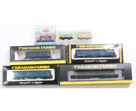 Farish &amp; Farish by Bachmann N-gauge items: 371-825B class 47/0 D1572 BR green with yellow panels (NM-BNM); 4105 blue GUV 