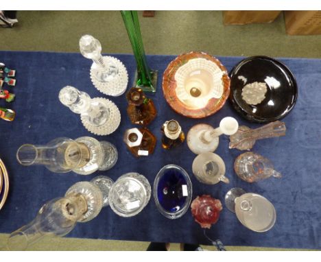 Qty of glassware, a pair of cut glass decanters &amp; a pair of moulded glass oil lamps 