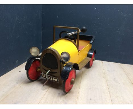 Brum toy pedal car (1 headlamp broken & horn not working)