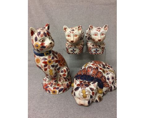 4 Ceramic cat figures, in the Imari palette   Please check condition before bidding