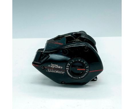 Good vintage multi-purpose Bantam Magnumlite baitcasting 6:1 high speed reel. Issued: 20th CenturyDimensions: 4.5"L x 2.25"W 
