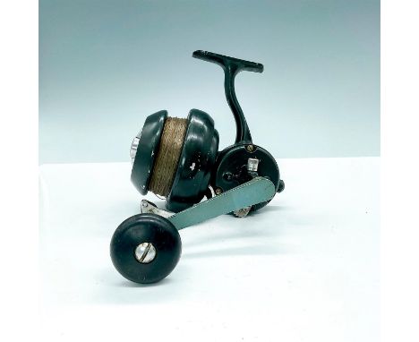 Early spinning reel from France in dark Army green, stamped RU, and has manual pick-up. Issued: c. 1950Dimensions: 5.5"L x 3.